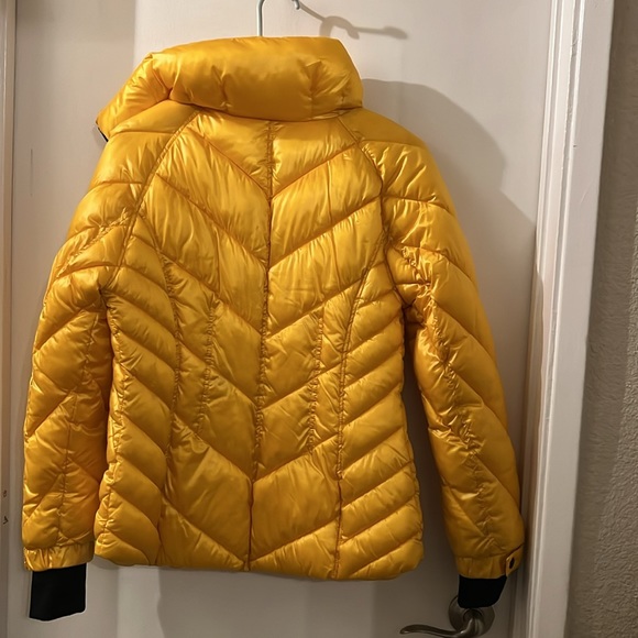 Guess Yellow Puffer Jacket - Picture 4 of 4